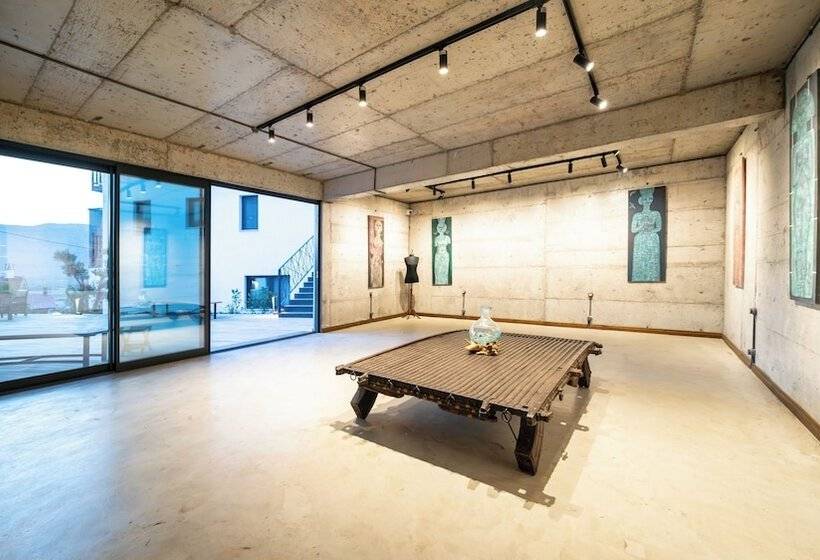 Kikonia Art & Suites