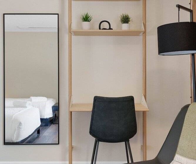 فندق على الطريق The Dudley Inn