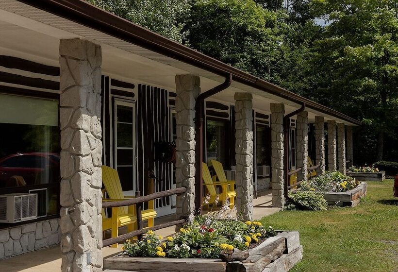 فندق على الطريق The Dudley Inn