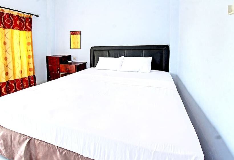 פנסיון Capital O 92747 Ombak Cafe & Homestay