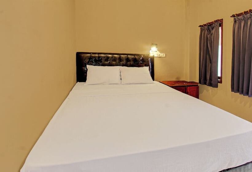 פנסיון Capital O 92747 Ombak Cafe & Homestay