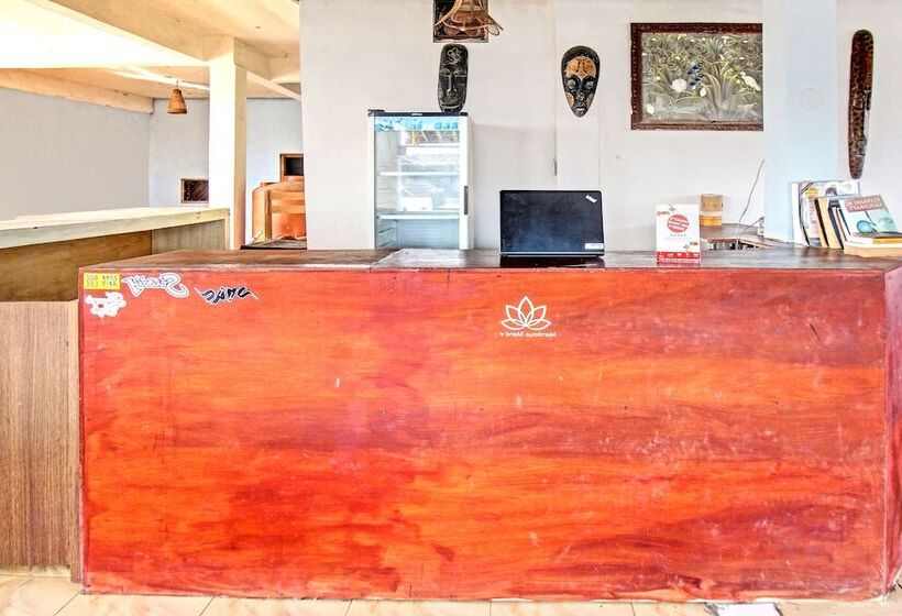 פנסיון Capital O 92747 Ombak Cafe & Homestay