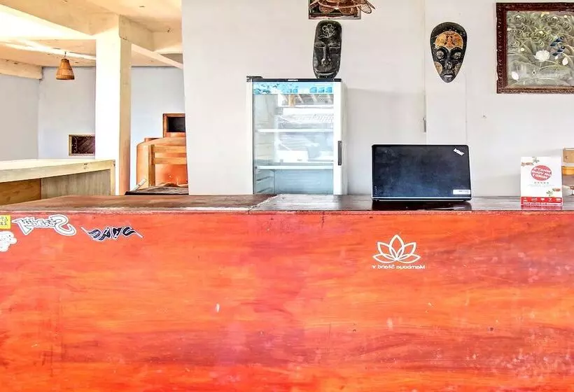 ペンション Capital O 92747 Ombak Cafe & Homestay