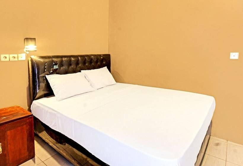 פנסיון Capital O 92747 Ombak Cafe & Homestay