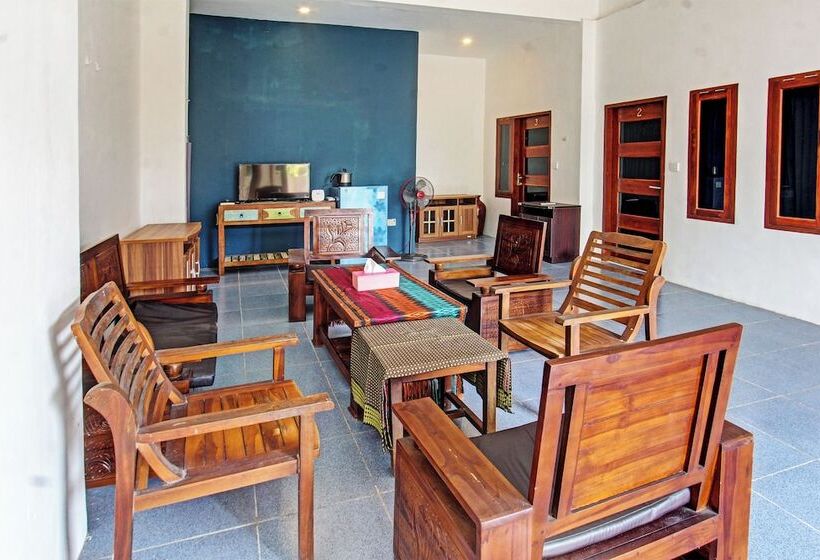 פנסיון Capital O 92747 Ombak Cafe & Homestay