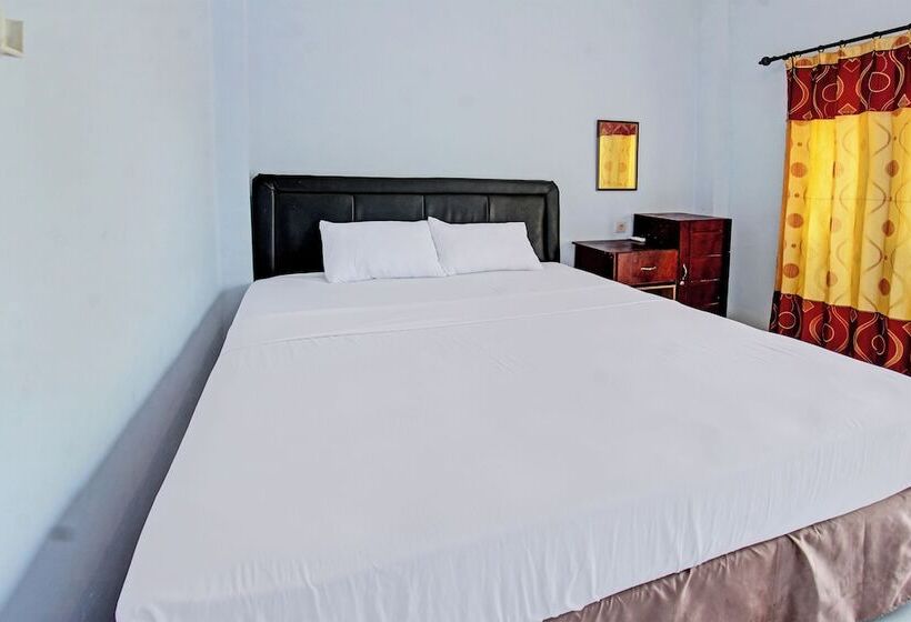 פנסיון Capital O 92747 Ombak Cafe & Homestay