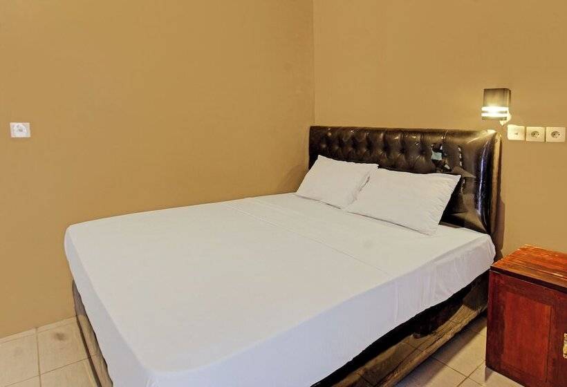 פנסיון Capital O 92747 Ombak Cafe & Homestay