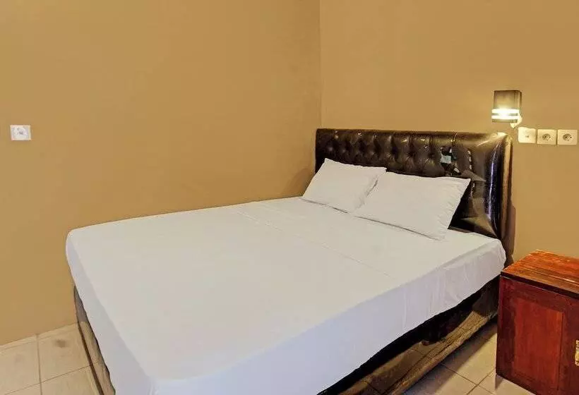 ペンション Capital O 92747 Ombak Cafe & Homestay
