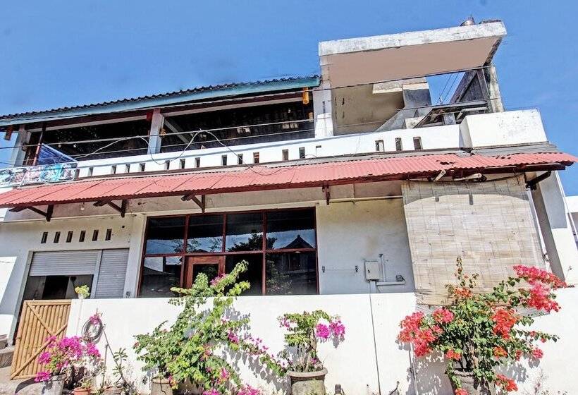 פנסיון Capital O 92747 Ombak Cafe & Homestay