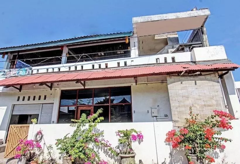 ペンション Capital O 92747 Ombak Cafe & Homestay