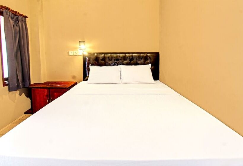 פנסיון Capital O 92747 Ombak Cafe & Homestay