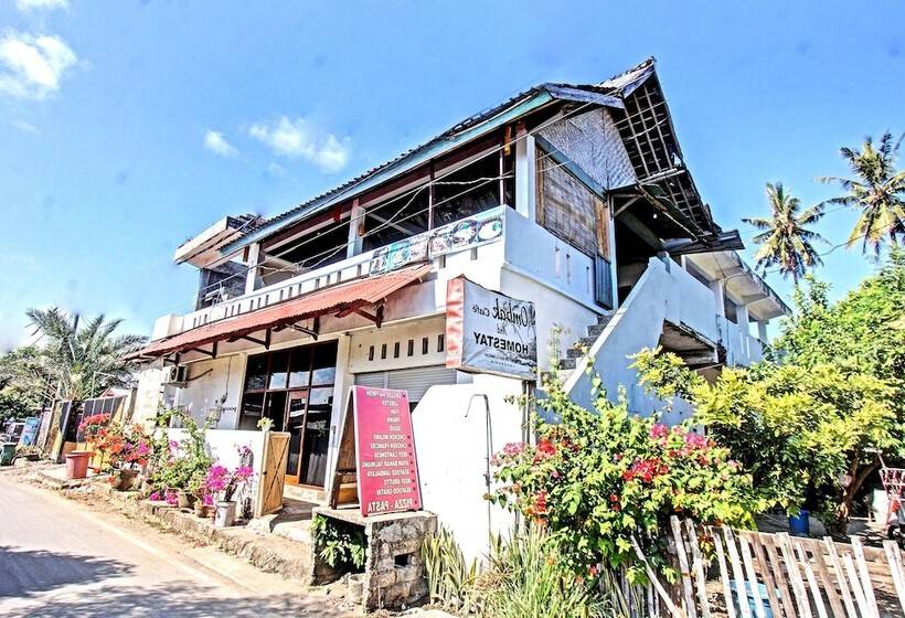 פנסיון Capital O 92747 Ombak Cafe & Homestay