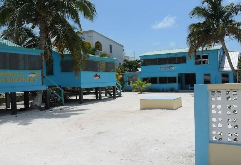 بنسيون Lorraine's Guest House