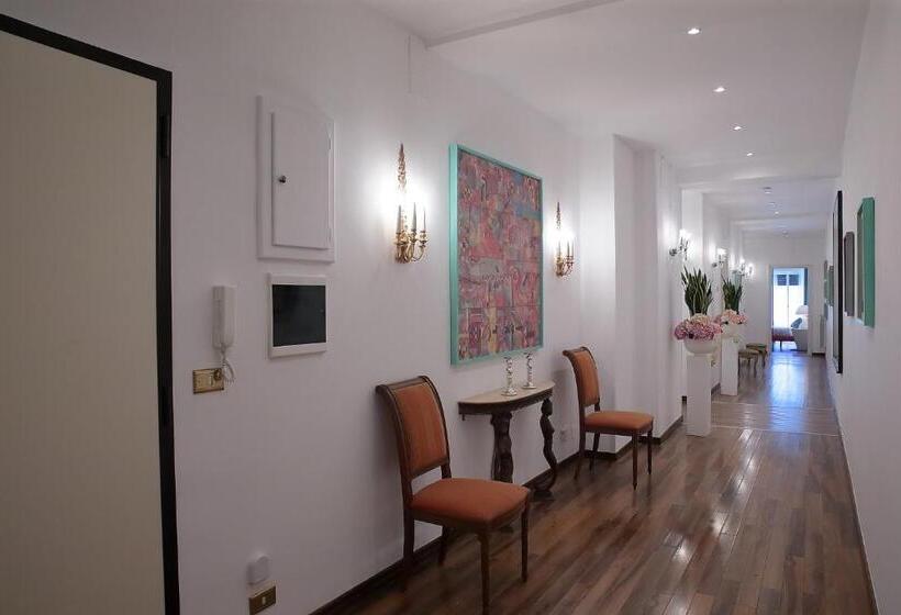 پانسیون L.t. Savoia Palace & Cavour C.l