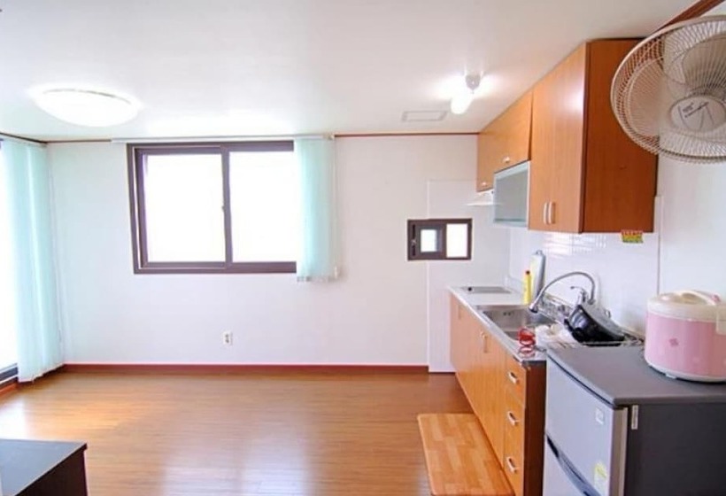 Taean Hakampo Hakampo Pension