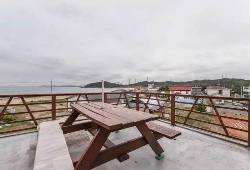Taean Hakampo Hakampo Pension