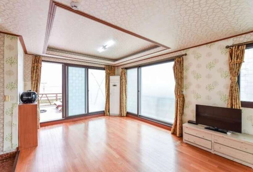 Taean Hakampo Hakampo Pension