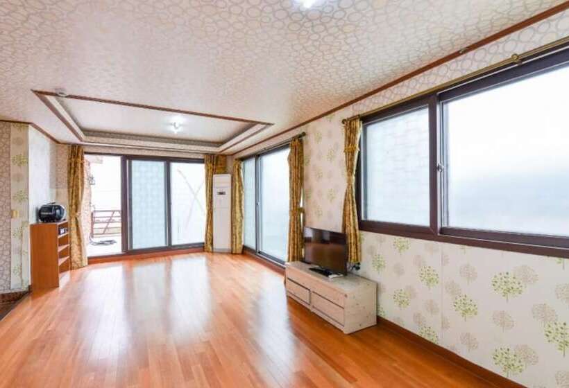 Taean Hakampo Hakampo Pension