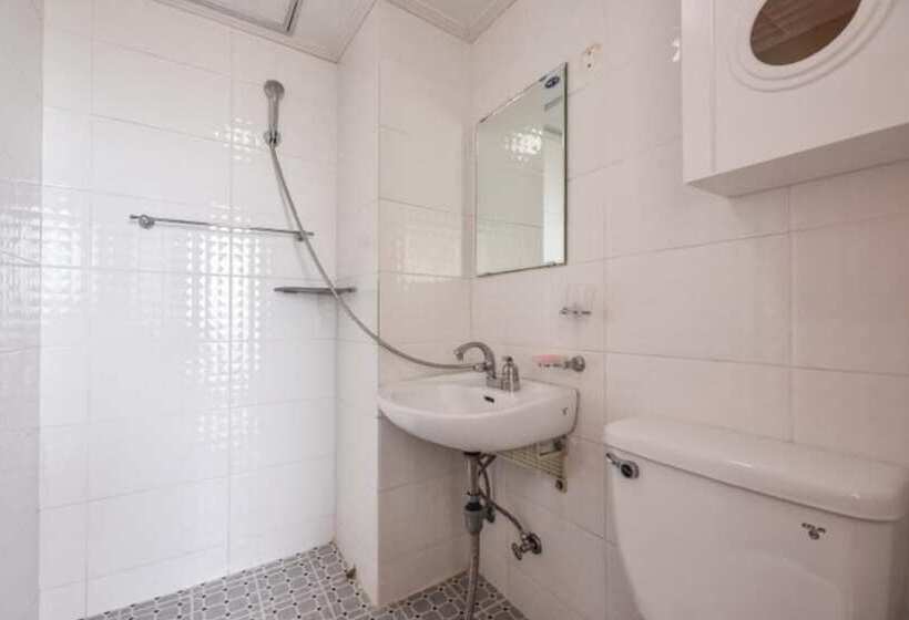 Taean Hakampo Hakampo Pension