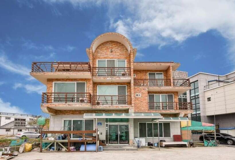 Taean Hakampo Hakampo Pension