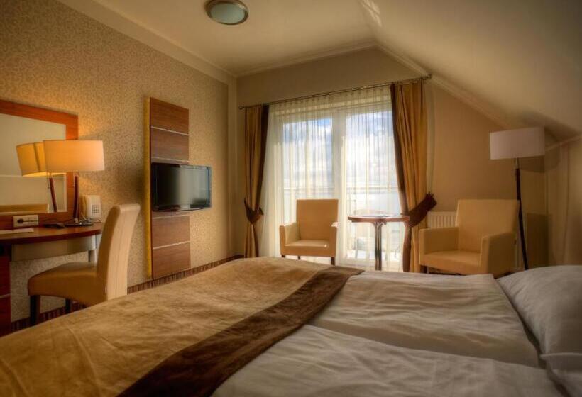 Отель 77 Restauracja Spa