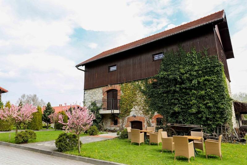 בית מלון כפרי Dwor W Tomaszowicach