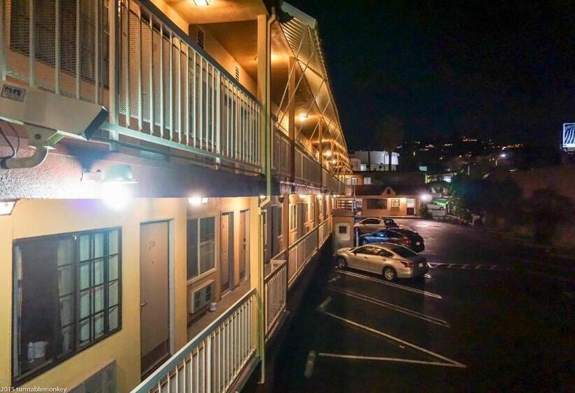 Hotelli Hollywood La Brea Inn