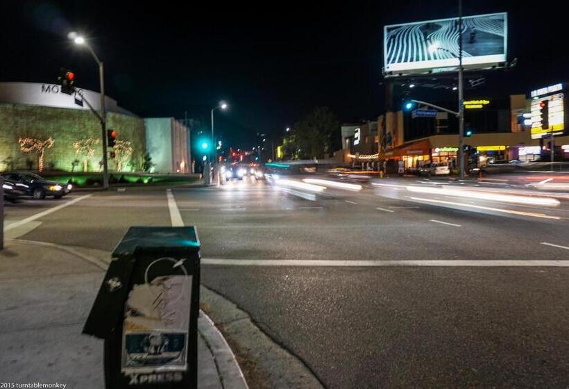 Hotelli Hollywood La Brea Inn