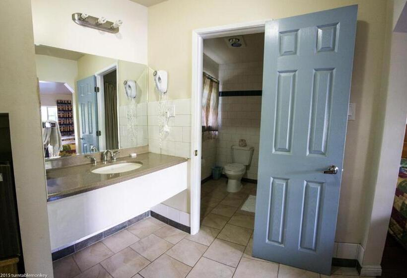 Hotelli Hollywood La Brea Inn