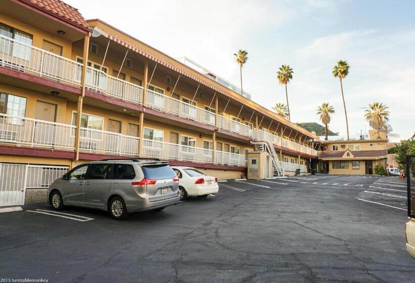 Hotelli Hollywood La Brea Inn