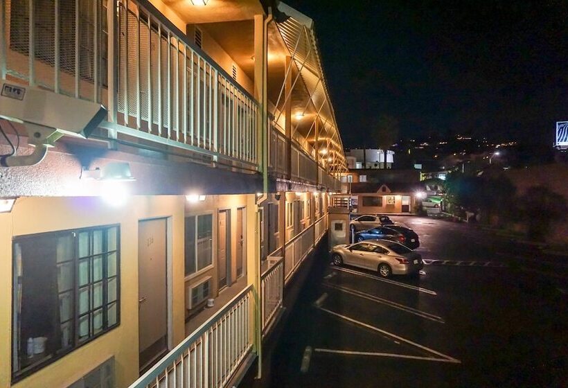 Hotelli Hollywood La Brea Inn