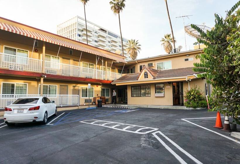Hotelli Hollywood La Brea Inn