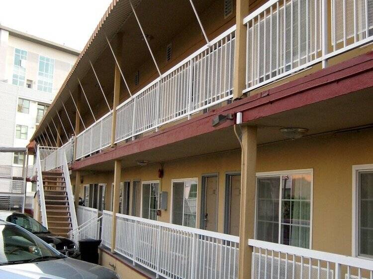 Hotelli Hollywood La Brea Inn