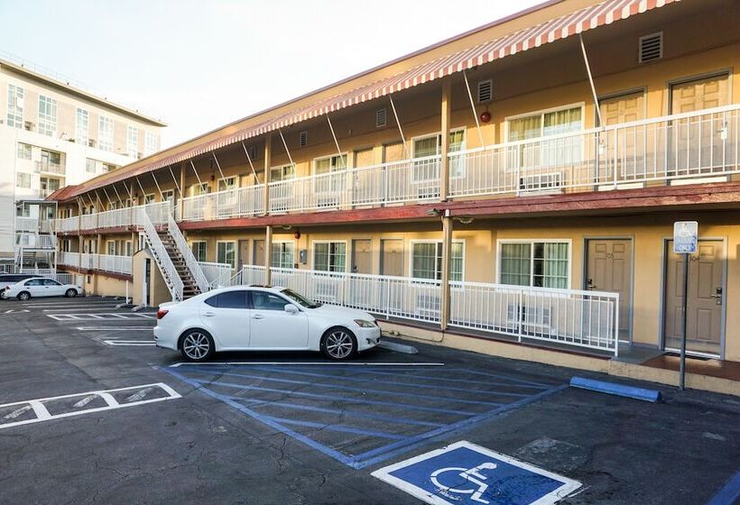 Hotelli Hollywood La Brea Inn