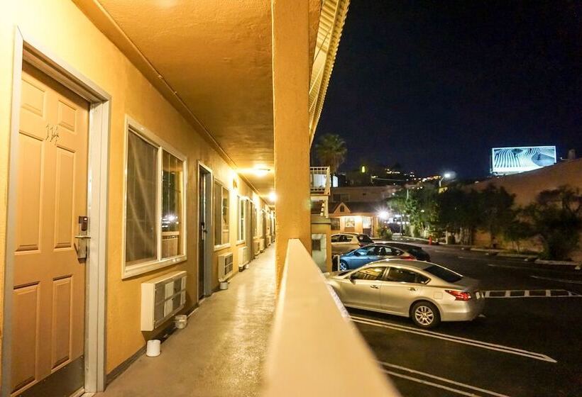 Hotelli Hollywood La Brea Inn