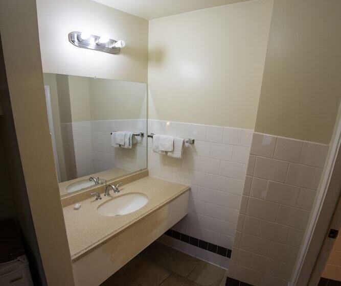 Hotelli Hollywood La Brea Inn