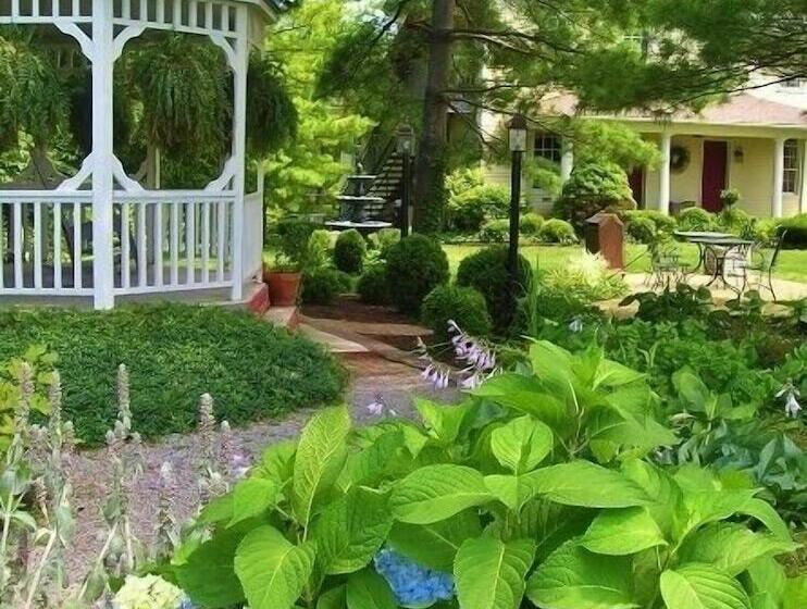 فندق Kirkwood Inn