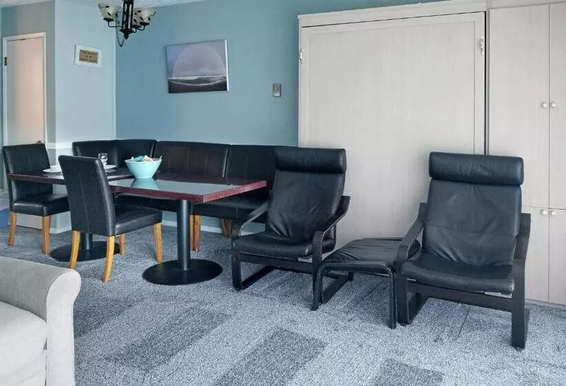 Hotelli Ocean Terrace Condominiums