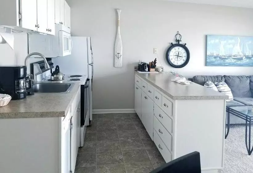 Hotelli Ocean Terrace Condominiums