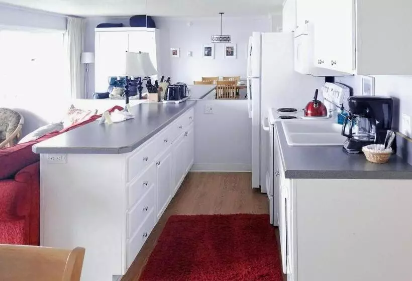 Hotelli Ocean Terrace Condominiums