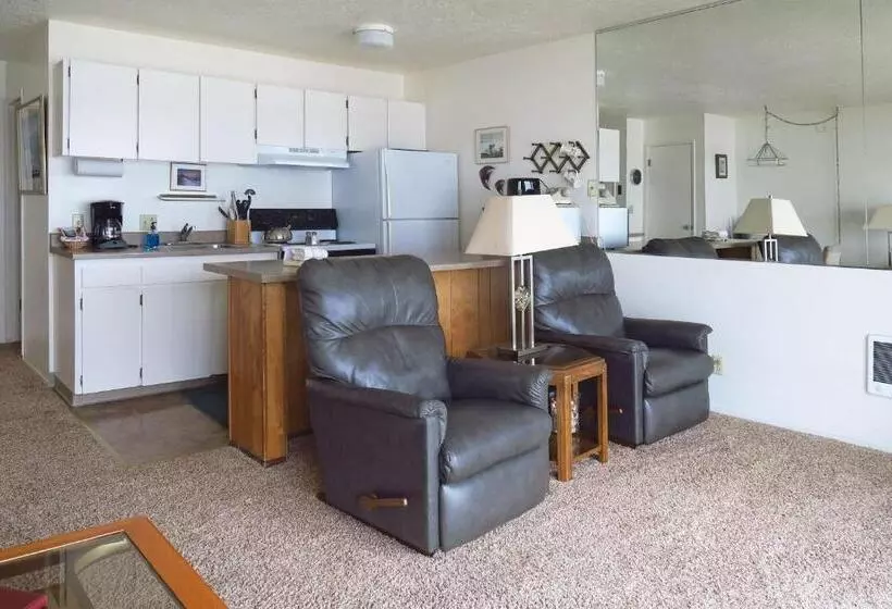 Hotelli Ocean Terrace Condominiums