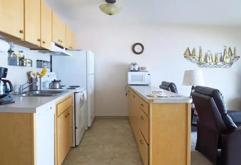 Hotelli Ocean Terrace Condominiums