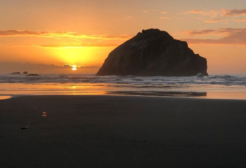 酒店 Sunset Oceanfront Lodging