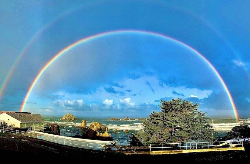 酒店 Sunset Oceanfront Lodging