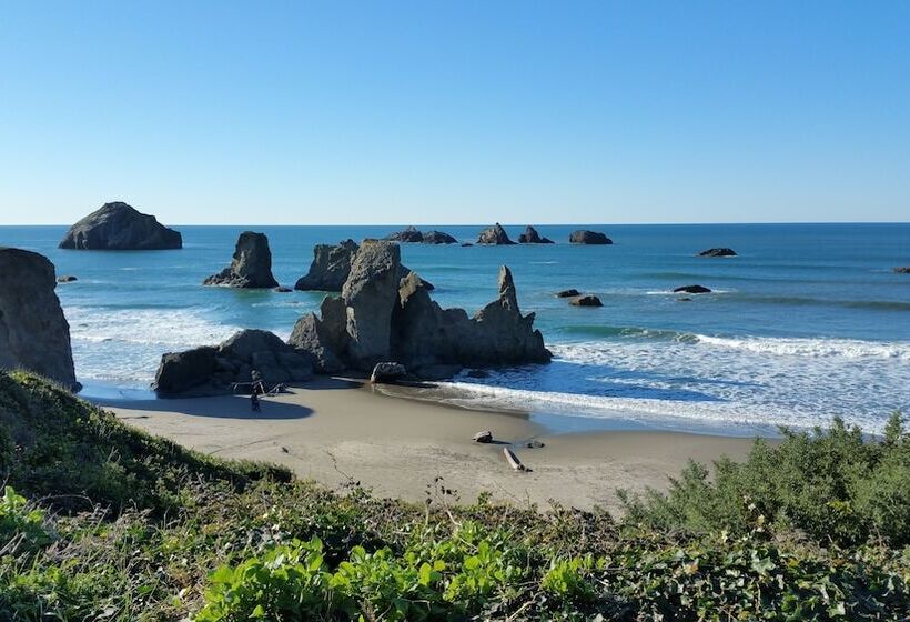 酒店 Sunset Oceanfront Lodging