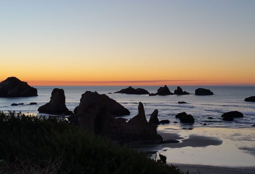 酒店 Sunset Oceanfront Lodging