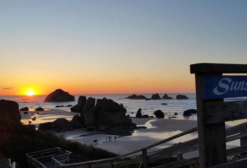 酒店 Sunset Oceanfront Lodging
