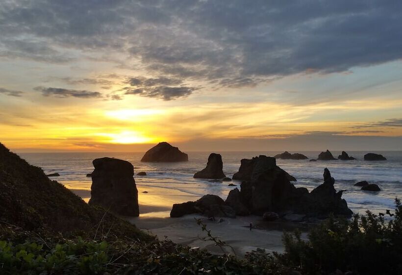 酒店 Sunset Oceanfront Lodging