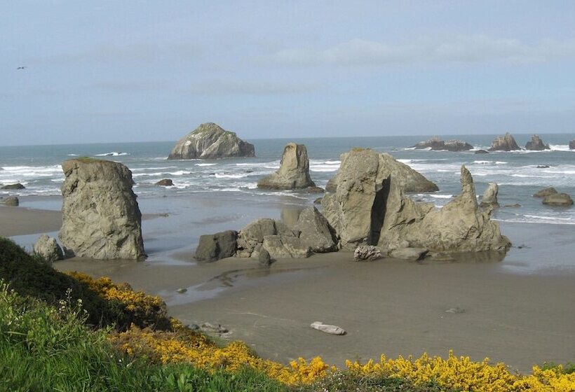 酒店 Sunset Oceanfront Lodging