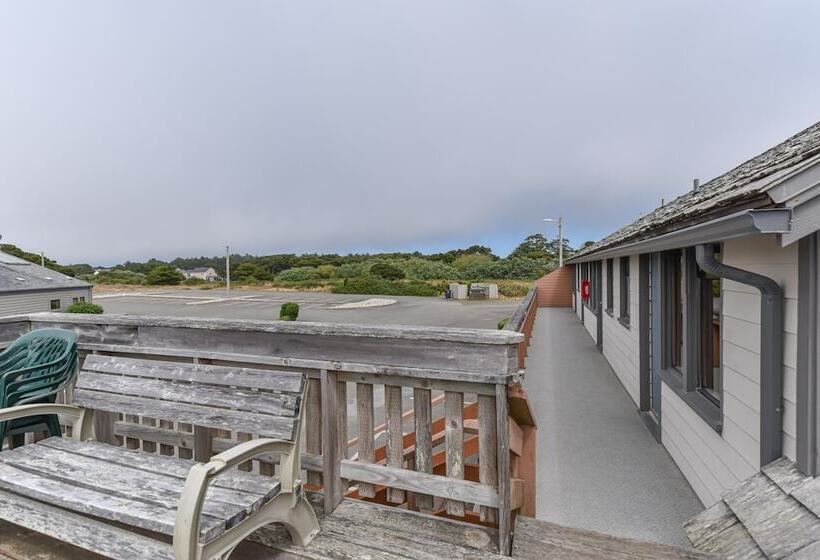 酒店 Sunset Oceanfront Lodging